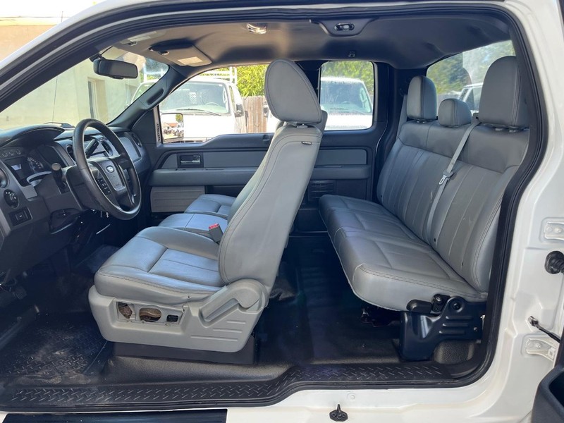 Ford F-150 Vehicle Full-screen Gallery Image 07
