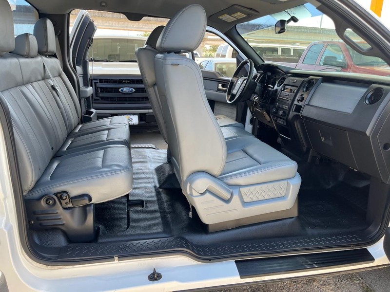 Ford F-150 Vehicle Full-screen Gallery Image 08