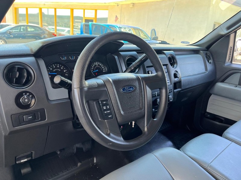 Ford F-150 Vehicle Full-screen Gallery Image 09