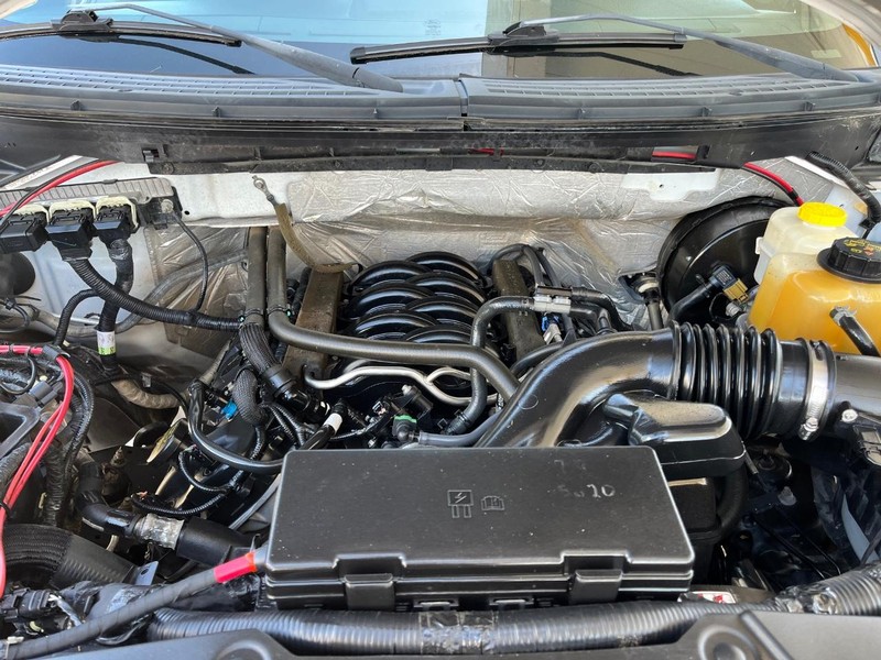 Ford F-150 Vehicle Full-screen Gallery Image 10