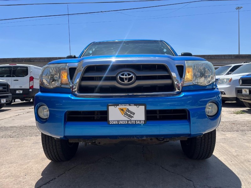 Toyota Tacoma Vehicle Full-screen Gallery Image 02