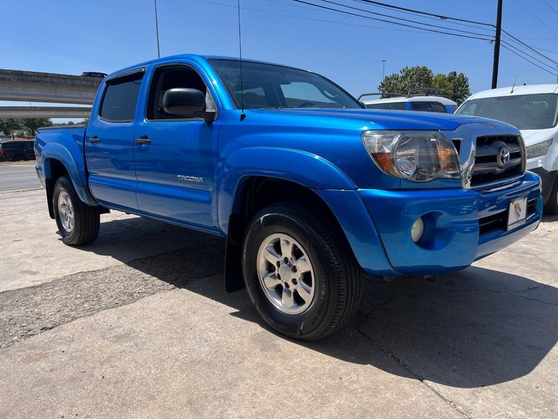 Toyota Tacoma Vehicle Full-screen Gallery Image 03