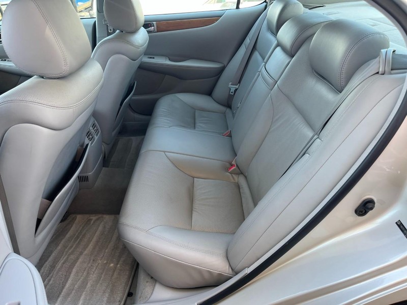 Lexus ES 330 Vehicle Image 08