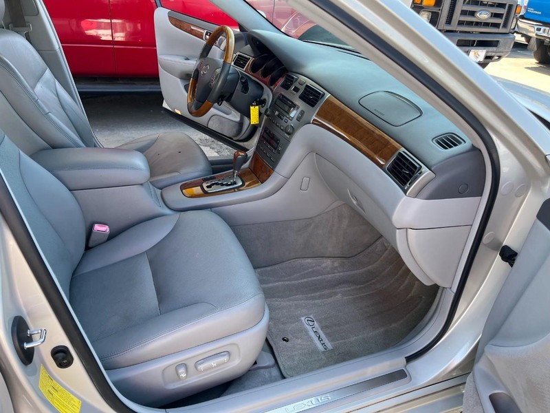 Lexus ES 330 Vehicle Image 10