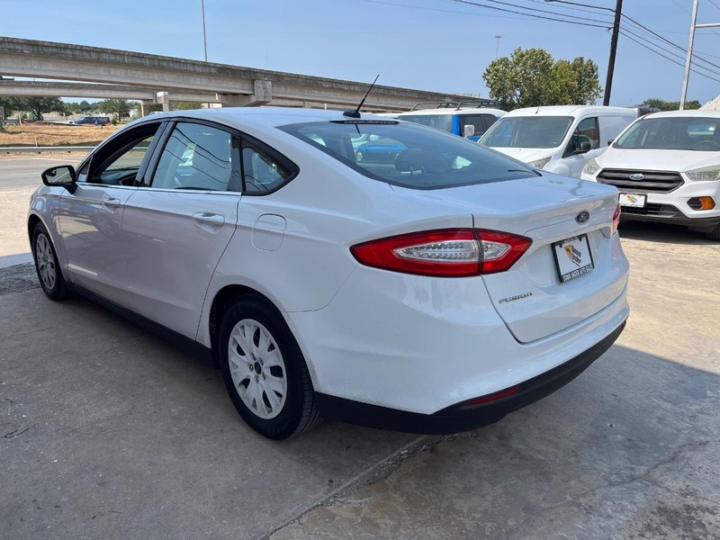 Ford Fusion Vehicle Image 04