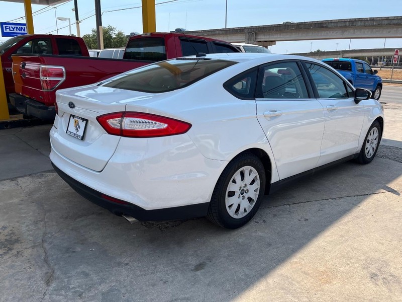 Ford Fusion Vehicle Image 06