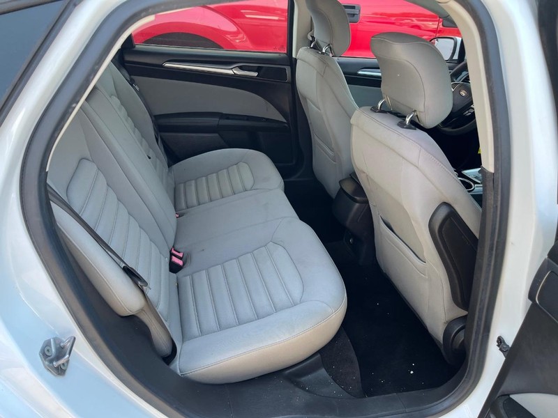 Ford Fusion Vehicle Image 09