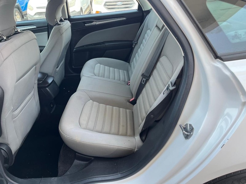 Ford Fusion Vehicle Image 10