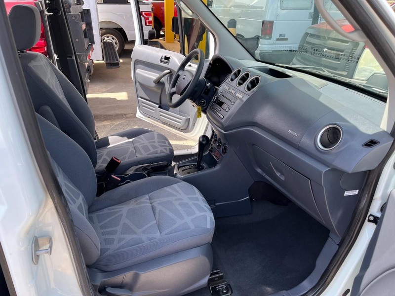 Ford Transit Connect Wagon Vehicle Image 11