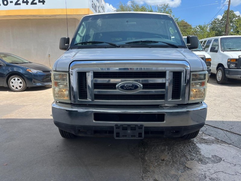 Ford Econoline Wagon Vehicle Image 02