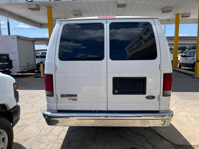 Ford Econoline Wagon Vehicle Image 04