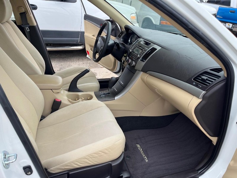 Hyundai Sonata Vehicle Image 08