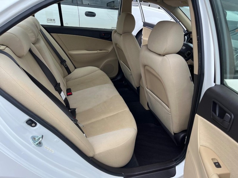 Hyundai Sonata Vehicle Image 09