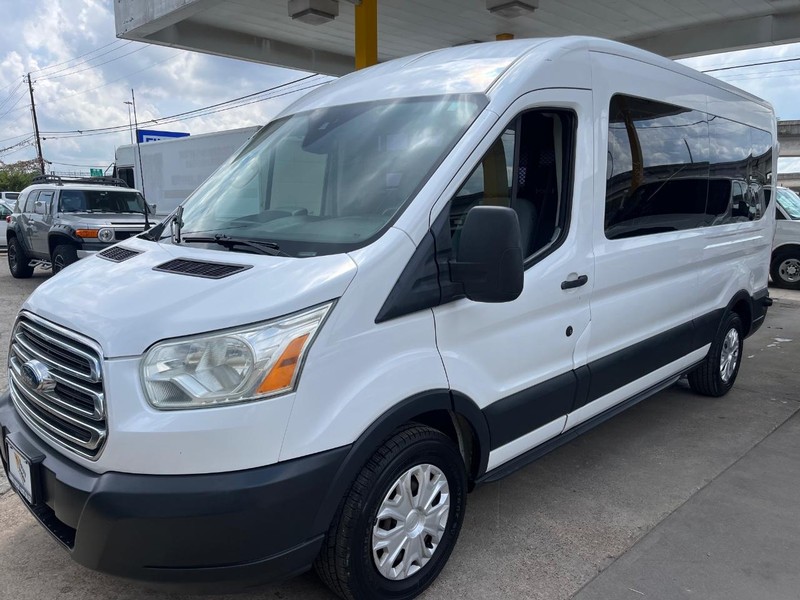 Ford Transit Wagon Vehicle Image 03