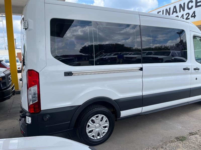 Ford Transit Wagon Vehicle Image 04