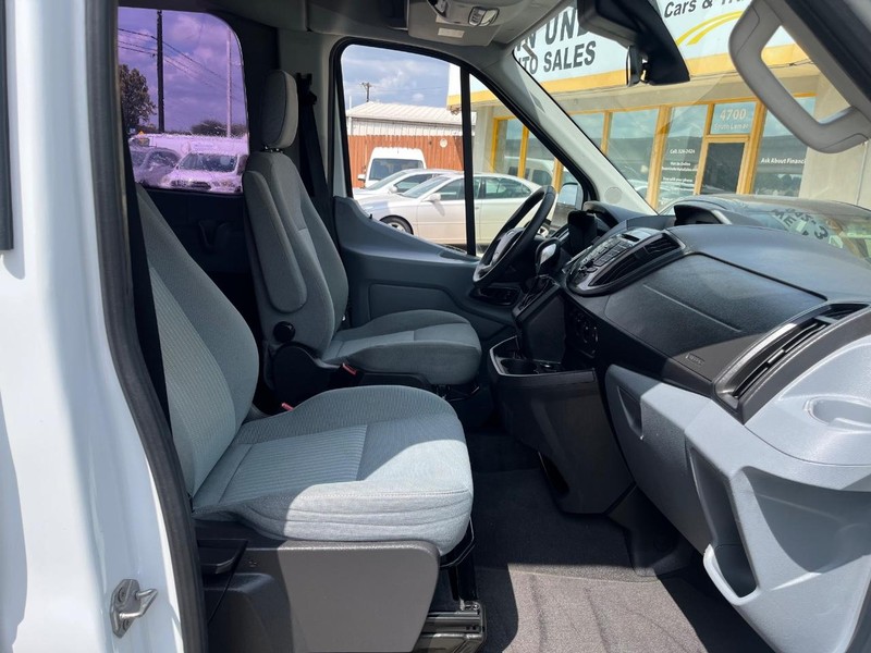 Ford Transit Wagon Vehicle Image 08