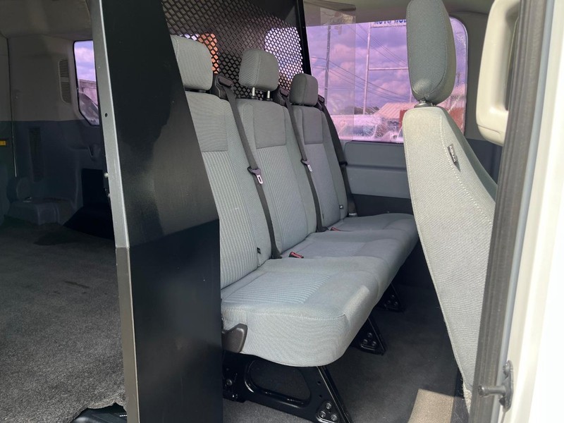 Ford Transit Wagon Vehicle Image 12