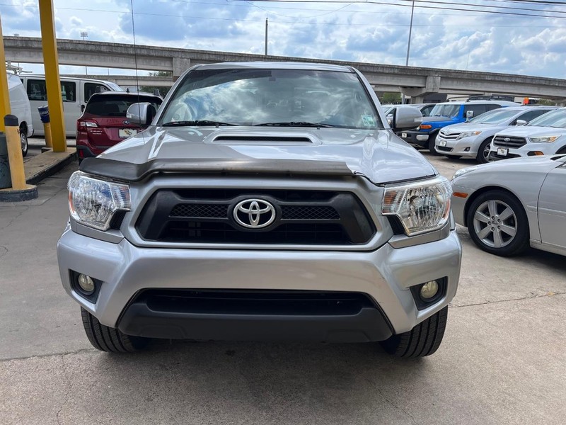 Toyota Tacoma Vehicle Image 02