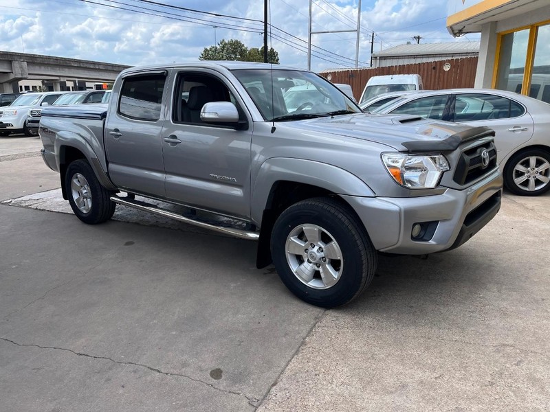 Toyota Tacoma Vehicle Image 03