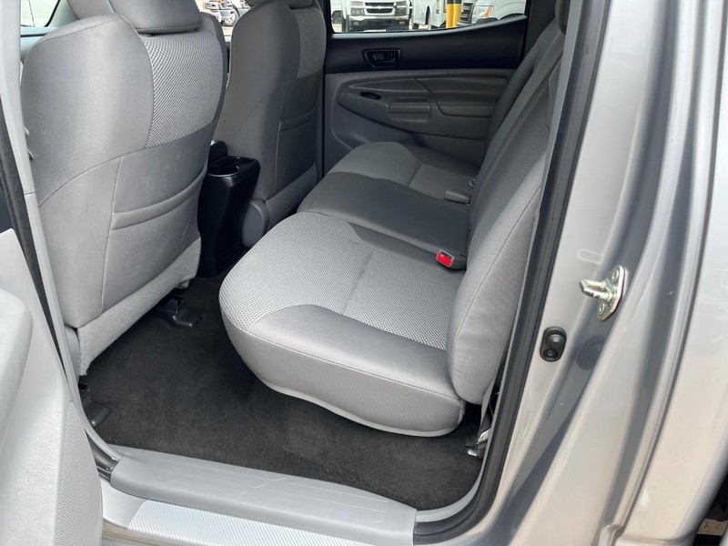 Toyota Tacoma Vehicle Image 06