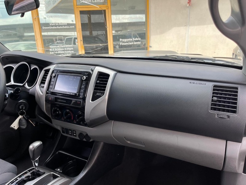 Toyota Tacoma Vehicle Image 09