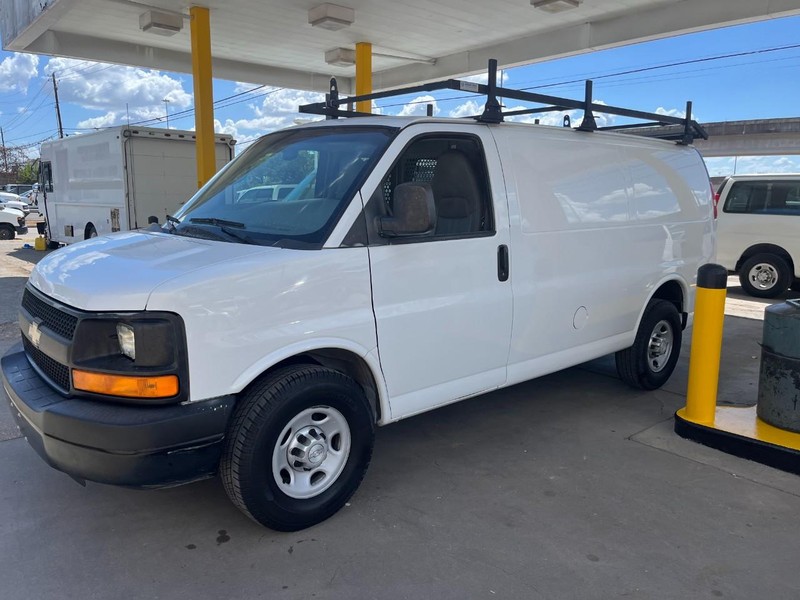 Chevrolet Express Cargo Van Vehicle Image 03