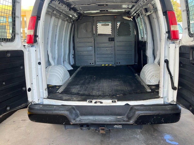 Chevrolet Express Cargo Van Vehicle Image 06