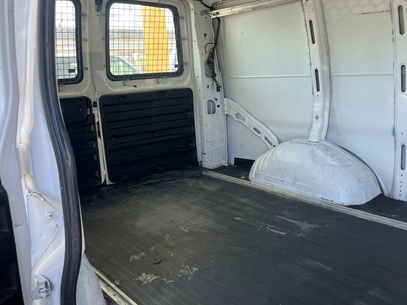 Chevrolet Express Cargo Van Vehicle Image 07