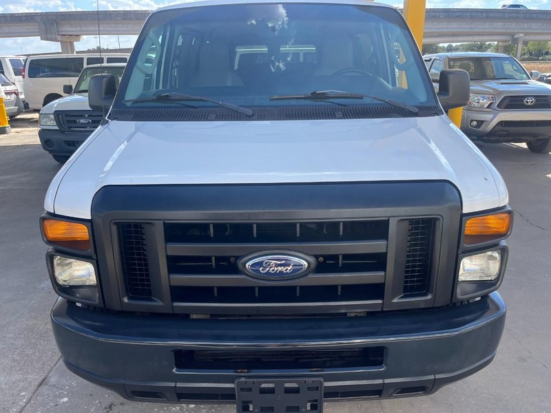 Ford Econoline Wagon Vehicle Image 02