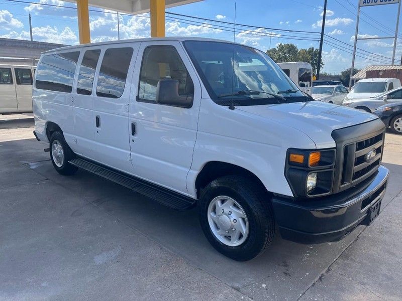 Ford Econoline Wagon Vehicle Image 03