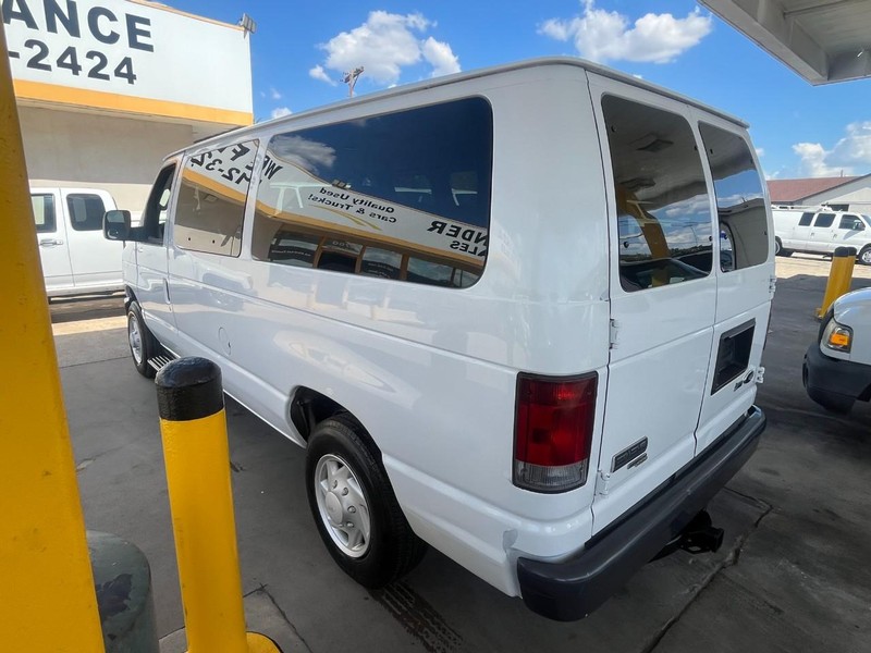 Ford Econoline Wagon Vehicle Image 04