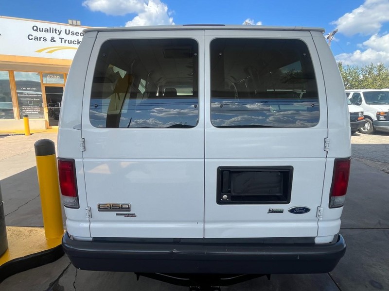 Ford Econoline Wagon Vehicle Image 05