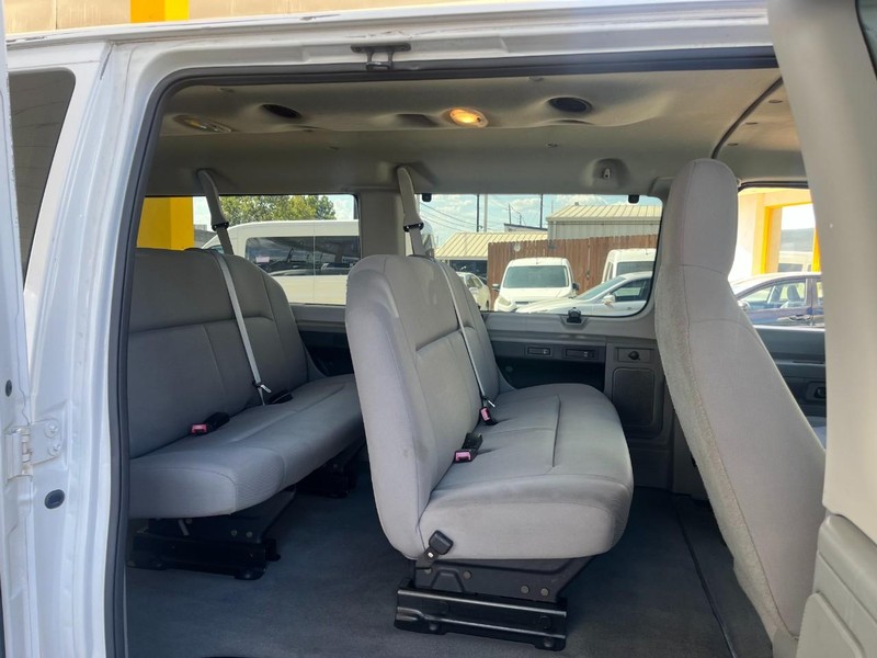 Ford Econoline Wagon Vehicle Image 10