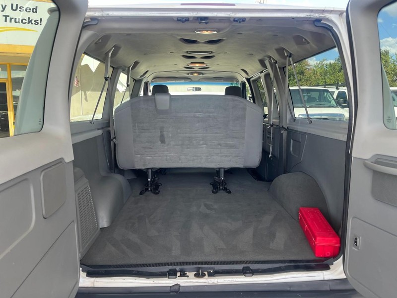 Ford Econoline Wagon Vehicle Image 11