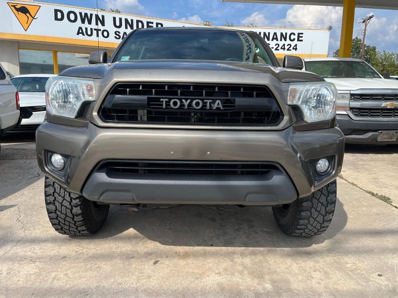 Toyota Tacoma Vehicle Image 02