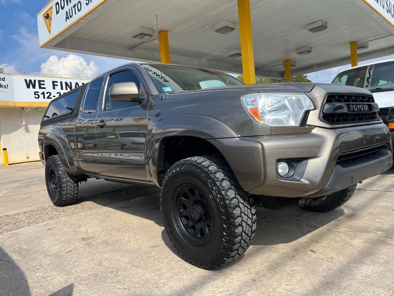Toyota Tacoma Vehicle Image 03