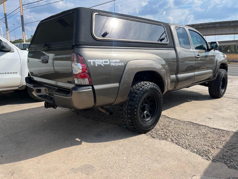 Toyota Tacoma Vehicle Image 04