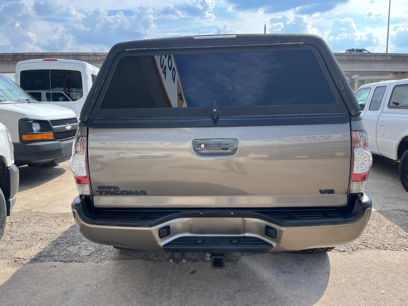 Toyota Tacoma Vehicle Image 05