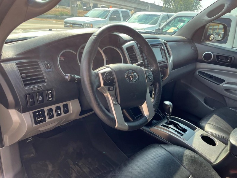 Toyota Tacoma Vehicle Image 08