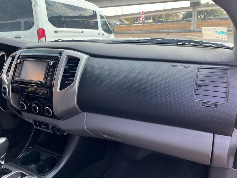 Toyota Tacoma Vehicle Image 11