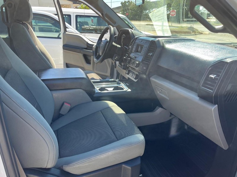 Ford F-150 Vehicle Full-screen Gallery Image 08
