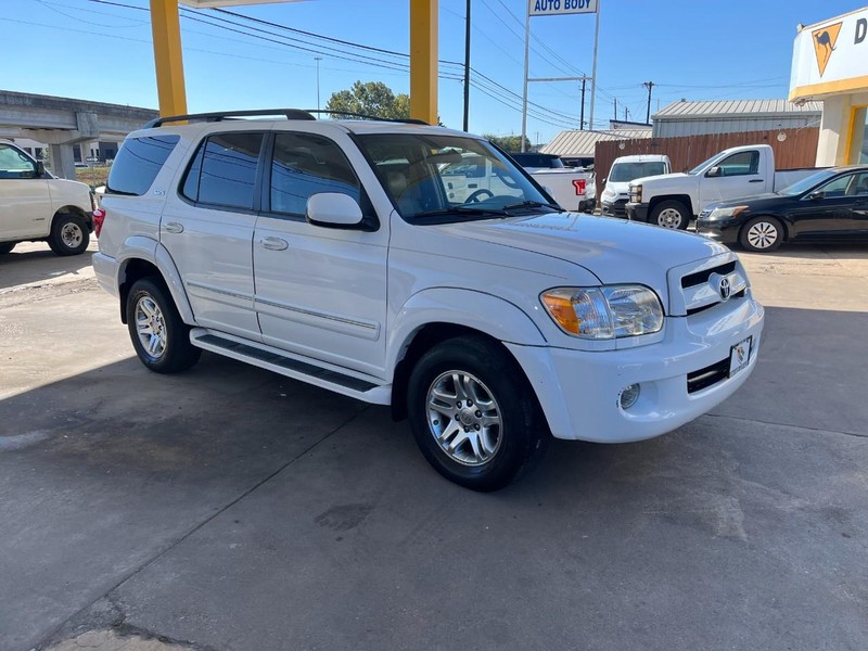 Toyota Sequoia Vehicle Image 03