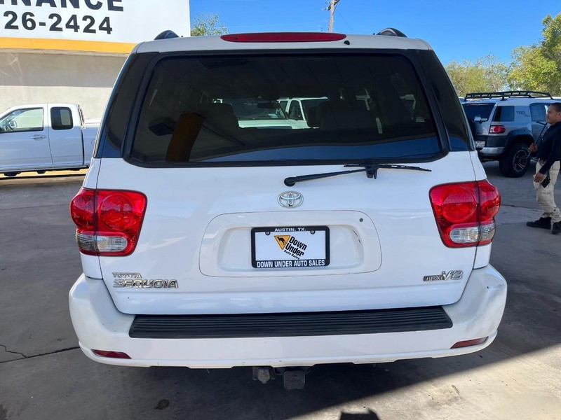 Toyota Sequoia Vehicle Image 05