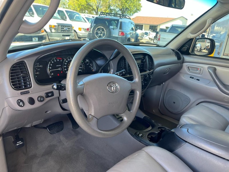 Toyota Sequoia Vehicle Image 08