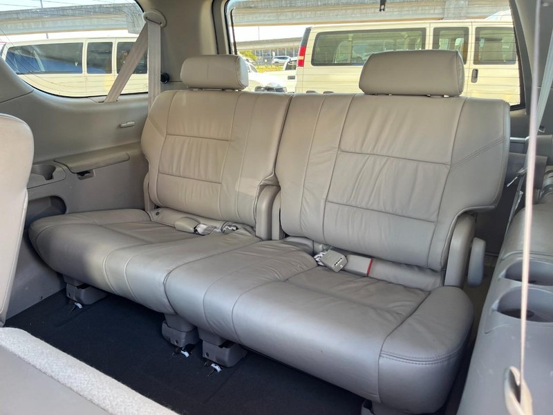 Toyota Sequoia Vehicle Image 12