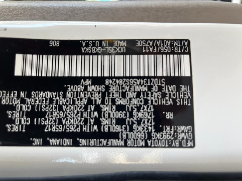 Toyota Sequoia Vehicle Image 17