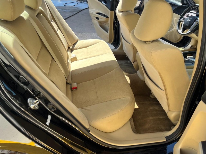 Honda Accord Sedan Vehicle Image 09