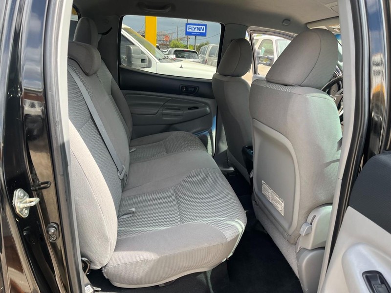 Toyota Tacoma Vehicle Image 10