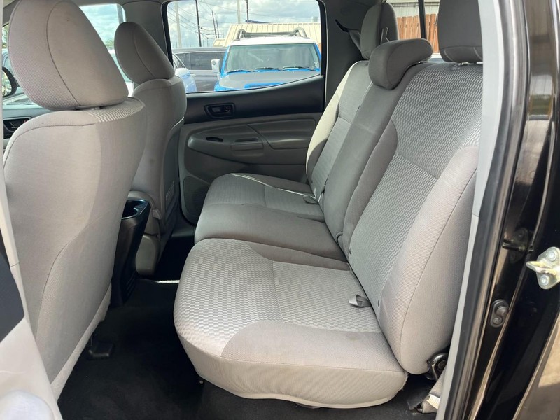 Toyota Tacoma Vehicle Image 11
