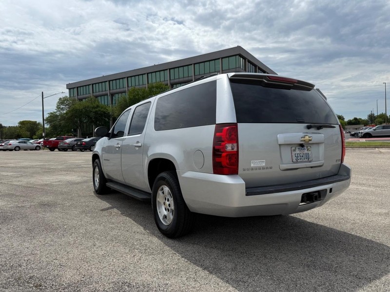 Chevrolet Suburban Vehicle Full-screen Gallery Image 07
